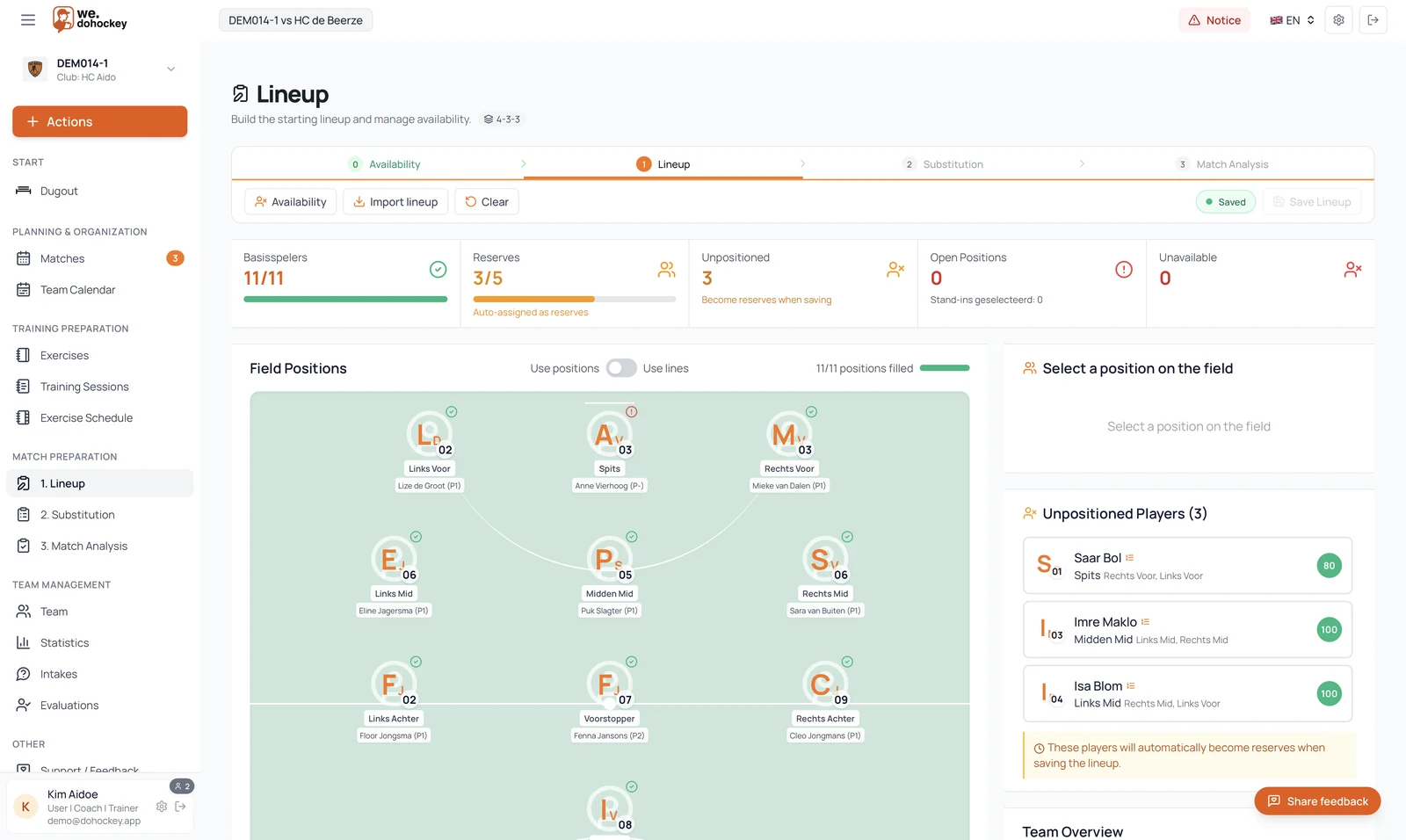 Engelstalige Lineup Editor met ingevulde veldposities, reserves en ongepositioneerde spelers